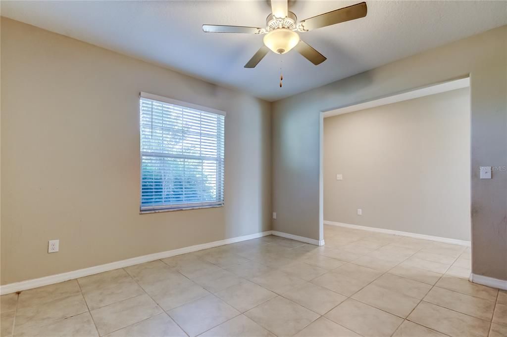 Empty room, Interior