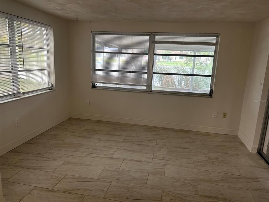 Empty room, Interior