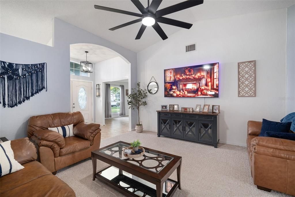 Chandelier, Interior, Living room, Pendant Lights
