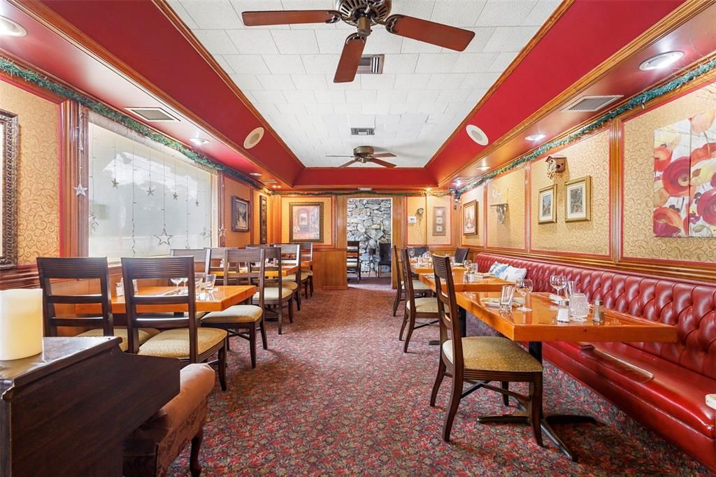 Dining room, Interior, Recessed Lighting
