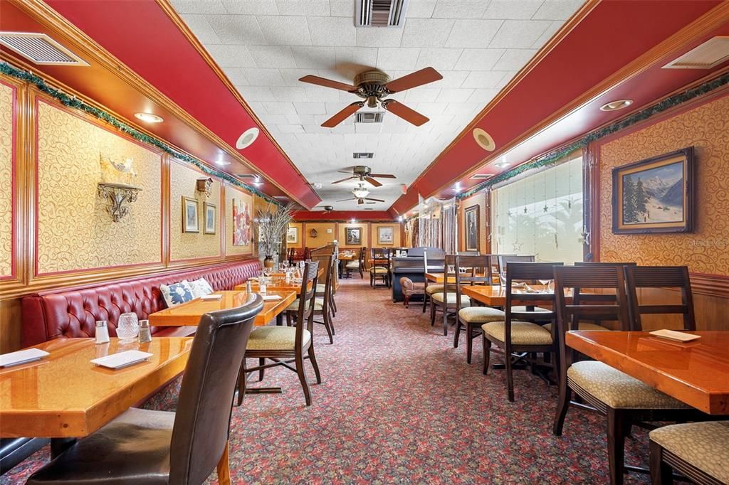 Dining room, Interior, Recessed Lighting