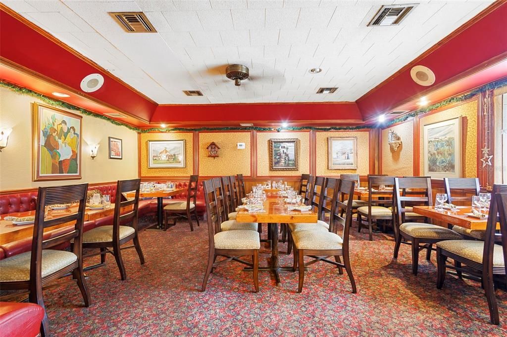 Dining room, Interior, Recessed Lighting