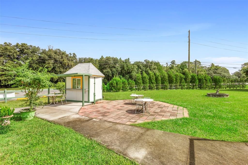 Backyard, Exterior