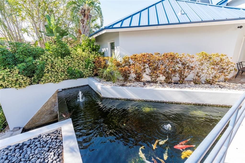 Exterior, Pool, Water