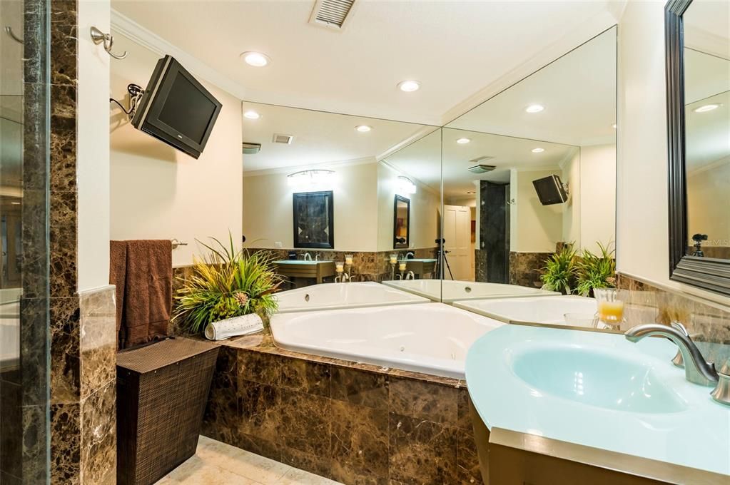 Bathroom, Interior, Recessed Lighting