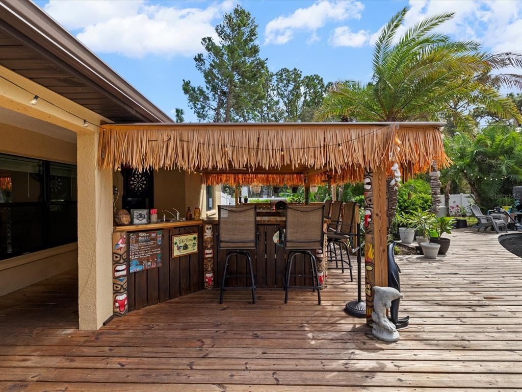 Exterior, Outdoor Kitchen