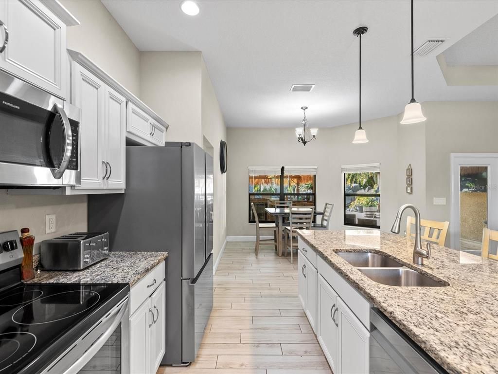 Chandelier, Dining room, Interior, Kitchen, Pendant Lights, Recessed Lighting, Wood Texture Flooring