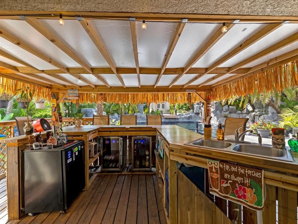 Exterior, Outdoor Kitchen