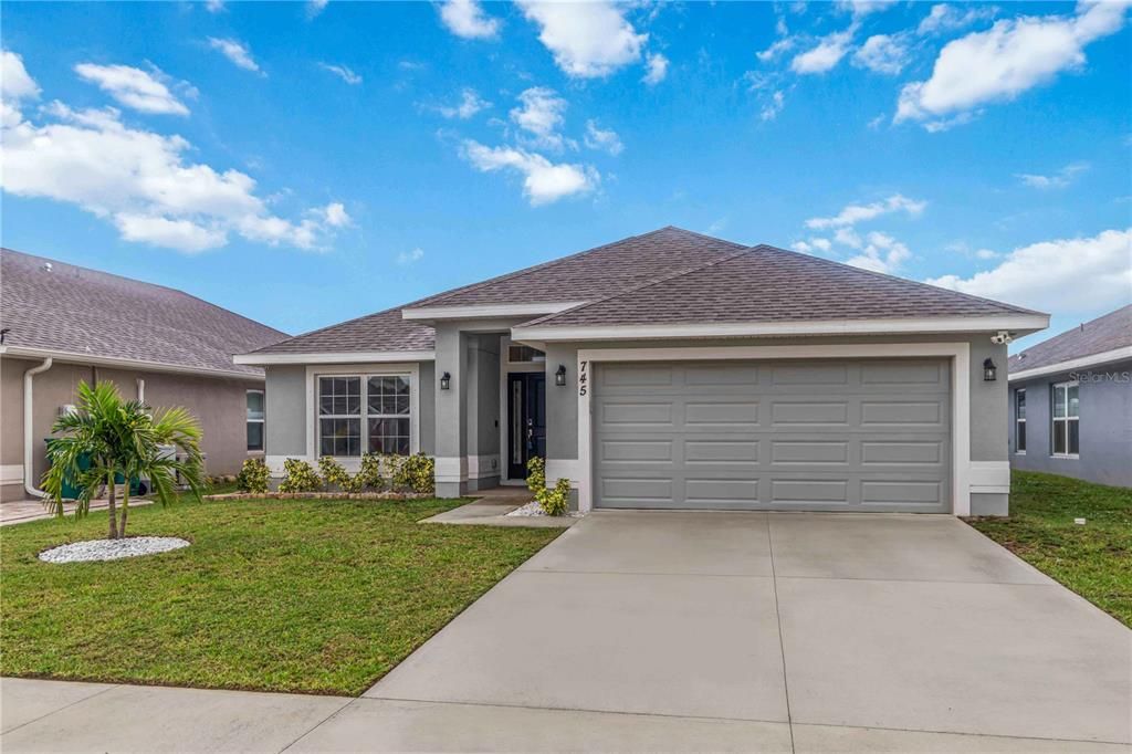 Attached, Exterior, Facade, Ranch