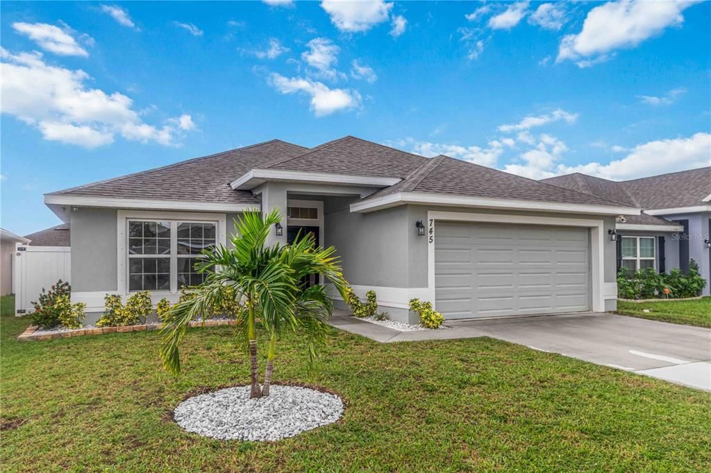 Attached, Exterior, Facade, Ranch