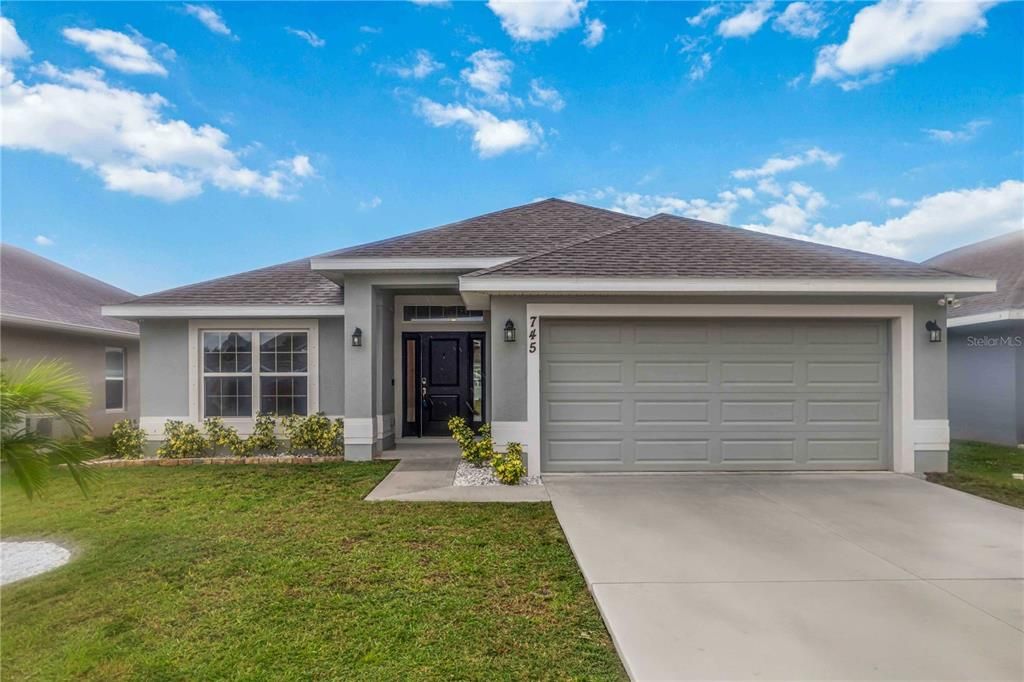 Attached, Exterior, Facade, Ranch