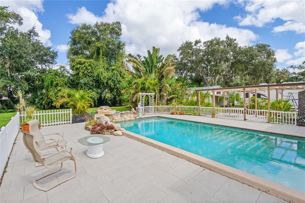 Exterior, Pool