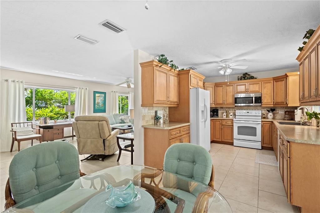 Interior, Kitchen, Living room, Stainless Steel Appliances