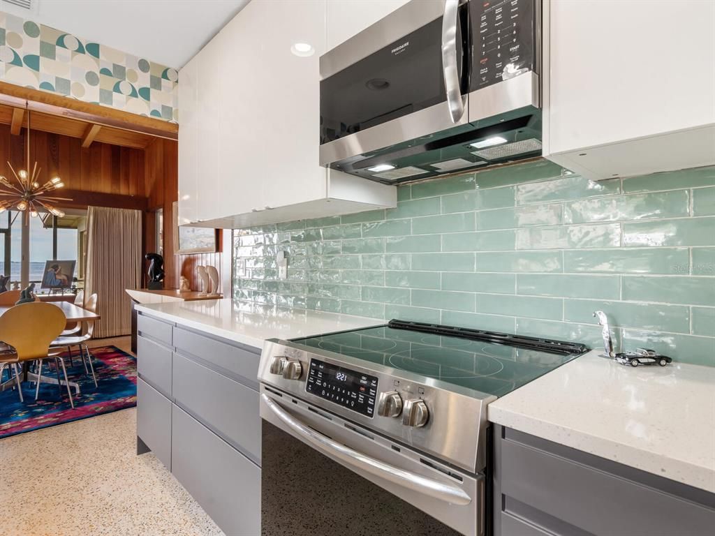 Dining room, Interior, Kitchen, Recessed Lighting, Stainless Steel Appliances