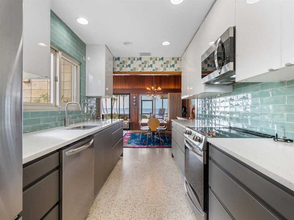Dining room, Interior, Kitchen, Pendant Lights, Recessed Lighting, Stainless Steel Appliances, Water