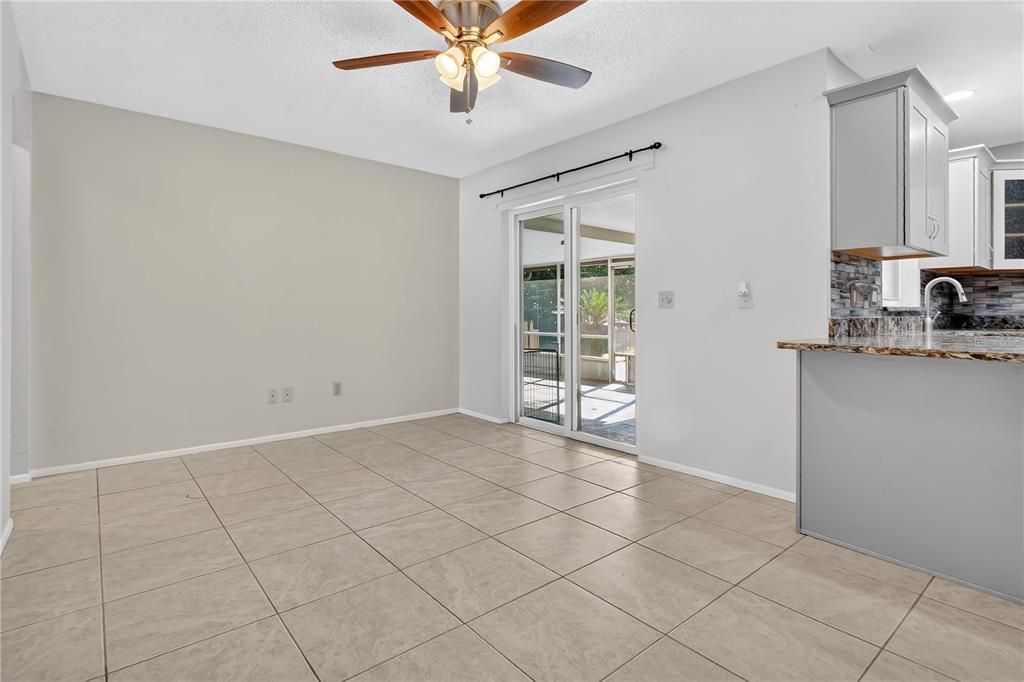 Empty room, Interior