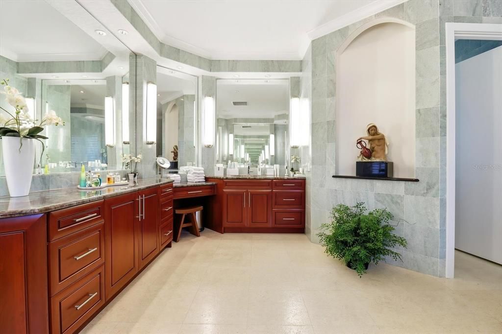 Bathroom, Dual Sink Vanities, Interior, Recessed Lighting