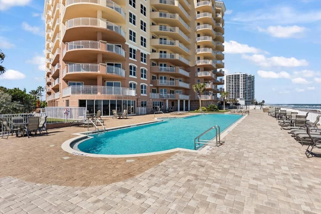Exterior, Pool, Water