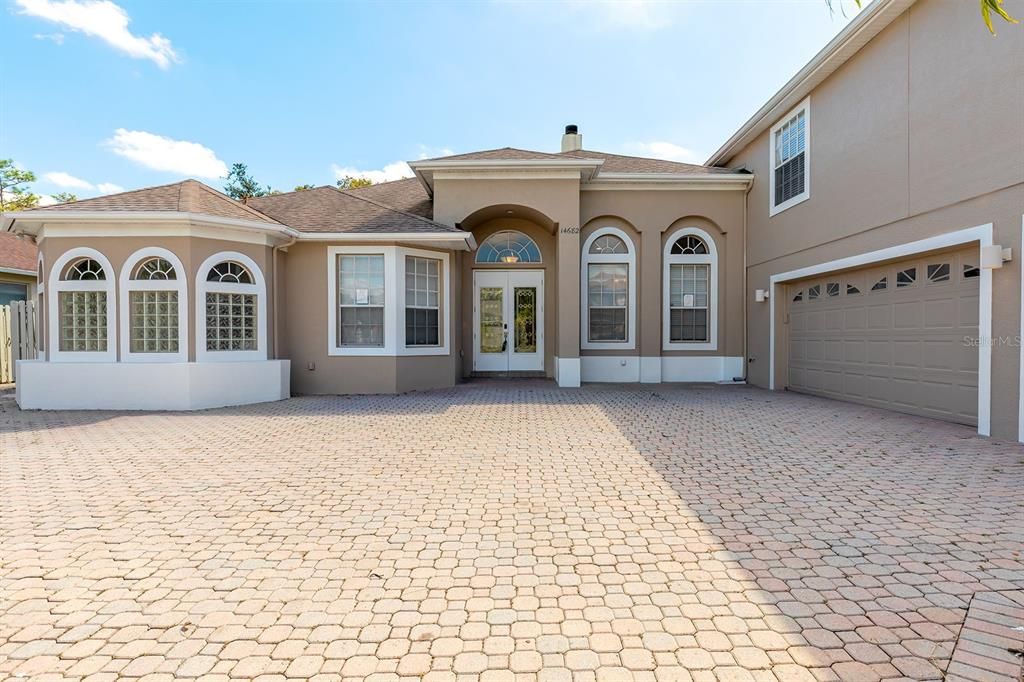 Attached, Exterior, Facade, Mediterranean