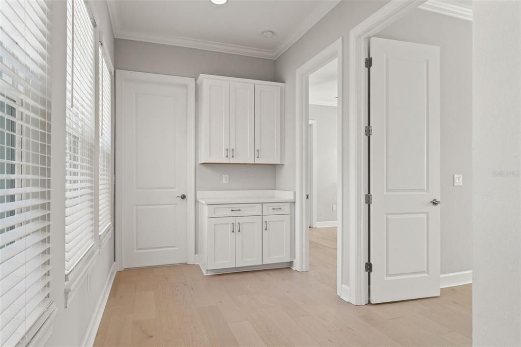 Interior, Recessed Lighting, Wood Texture Flooring