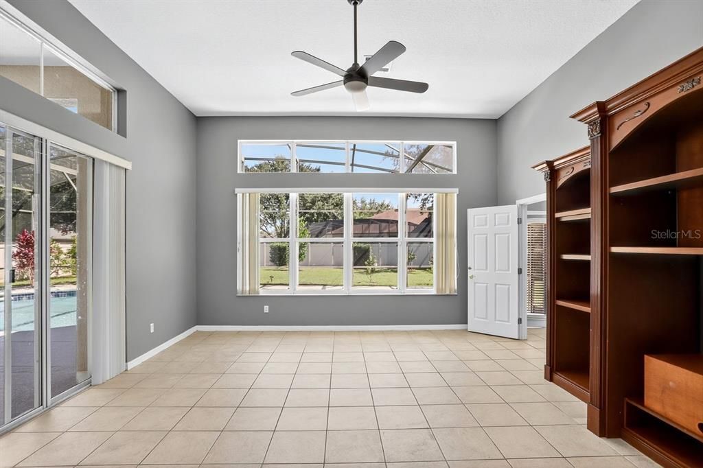 Empty room, Interior