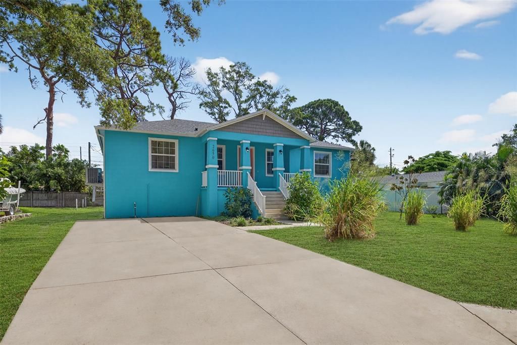 Backyard, Exterior, Facade, Ranch