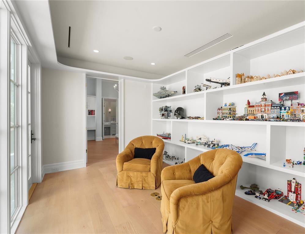 Interior, Recessed Lighting, Wood Texture Flooring