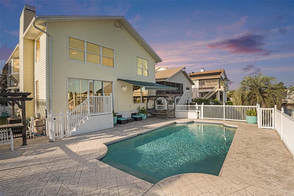Exterior, Pool