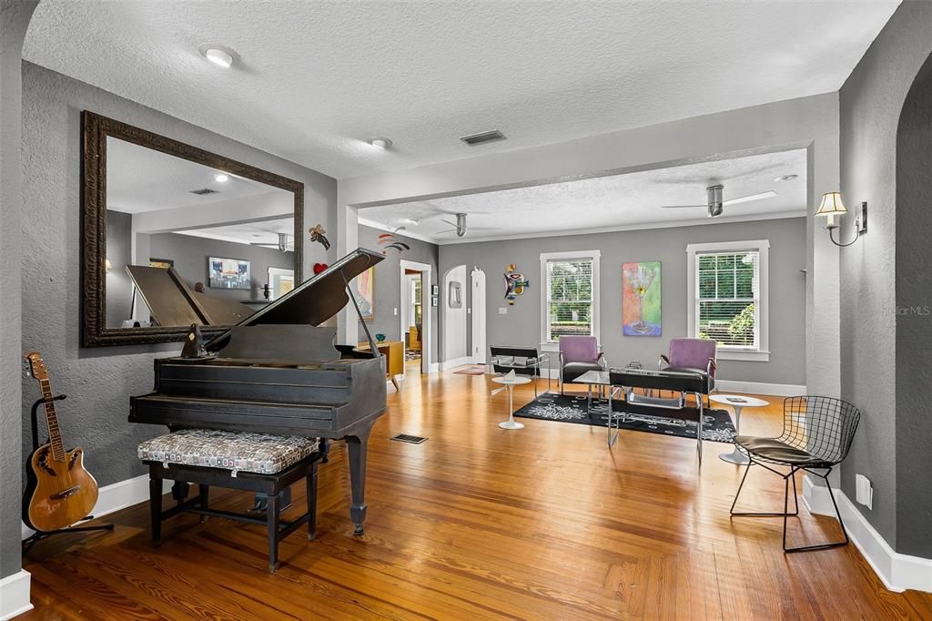 Interior, Living room, Piano, Recessed Lighting, Wood Texture Flooring