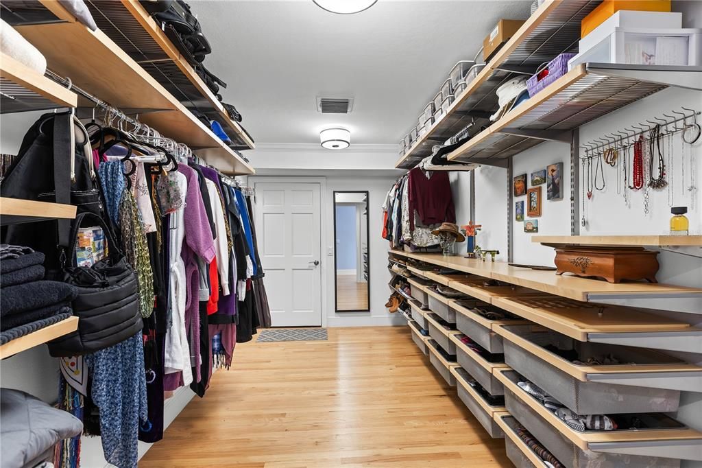 Interior, Walk-in Closets, Wood Texture Flooring