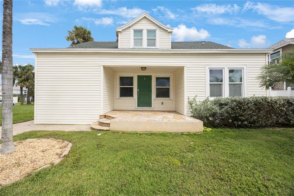 Exterior, Facade, Ranch