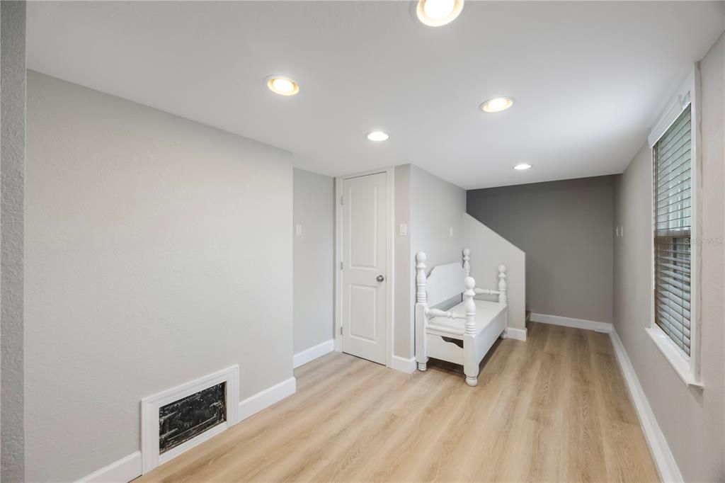 Interior, Recessed Lighting, Wood Texture Flooring