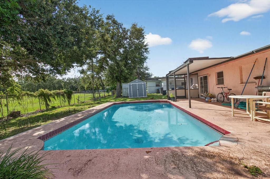 Exterior, Pool
