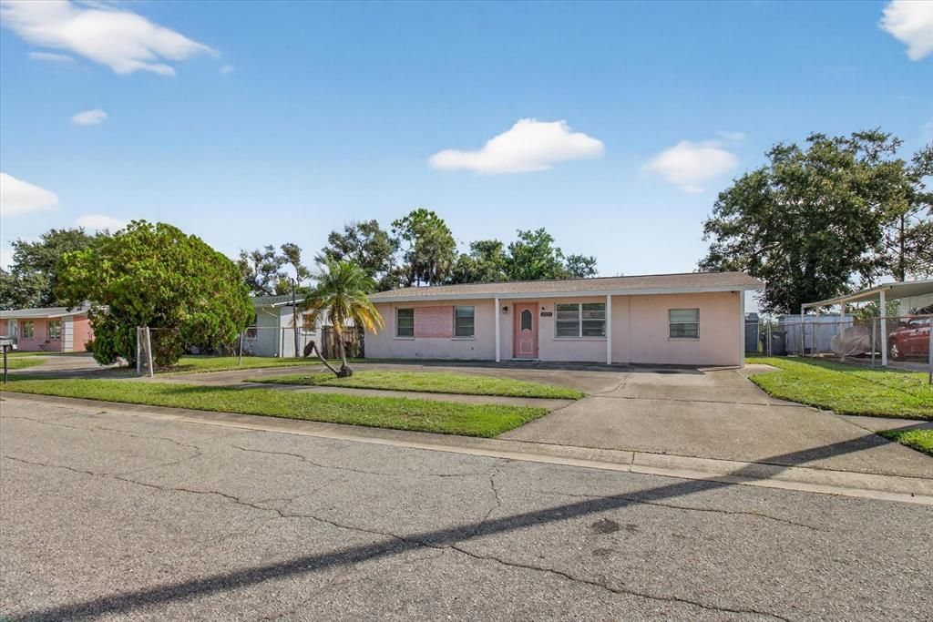Exterior, Facade, Ranch