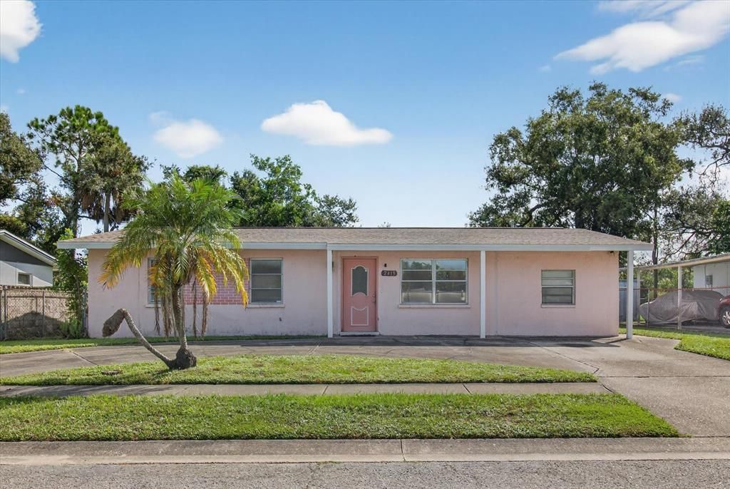 Exterior, Facade, Ranch