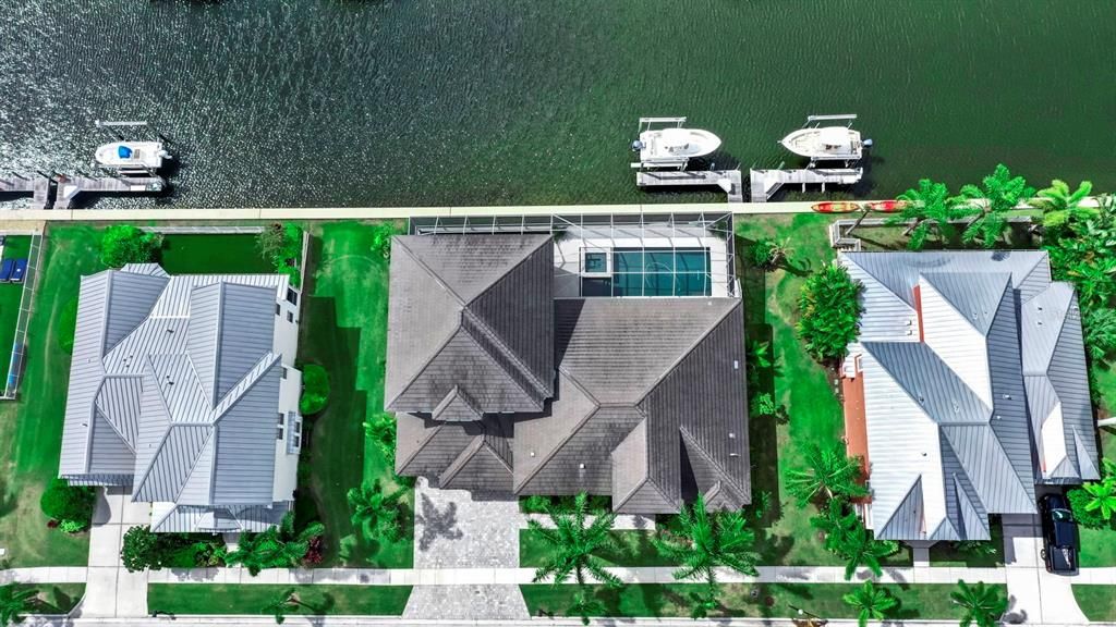 Exterior, Drone
