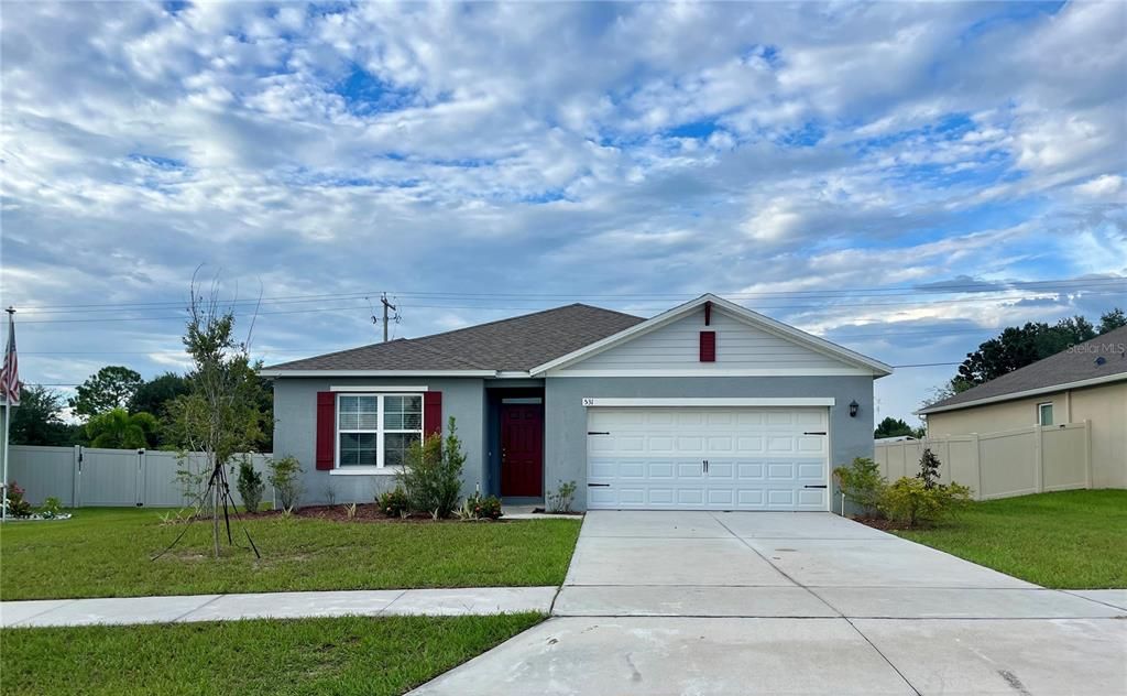 Attached, Exterior, Facade, Ranch