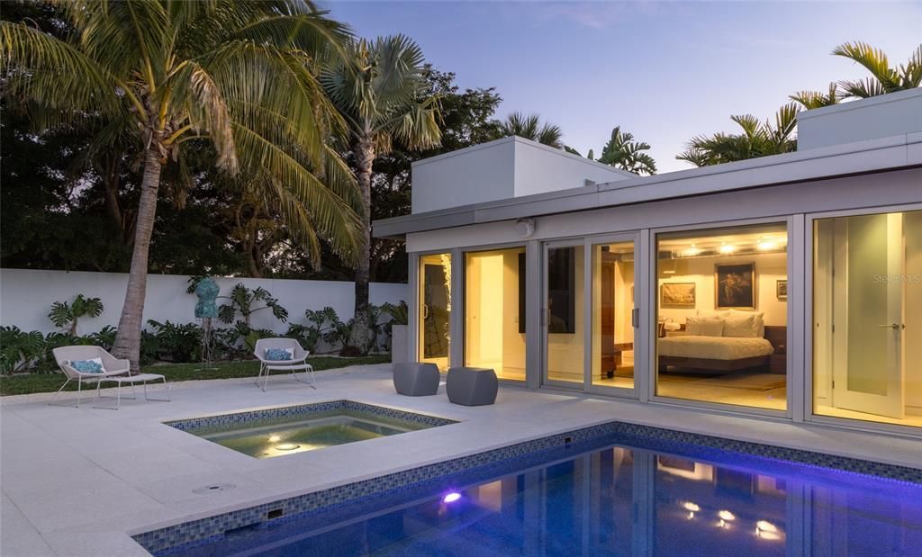 Exterior, Pool