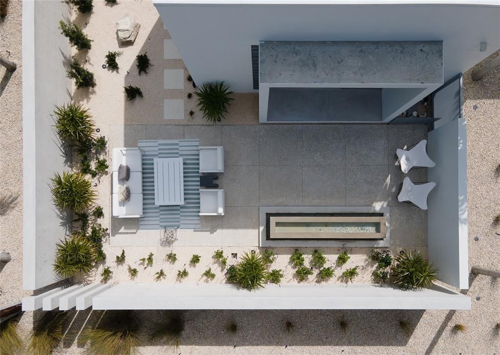 Exterior, Drone