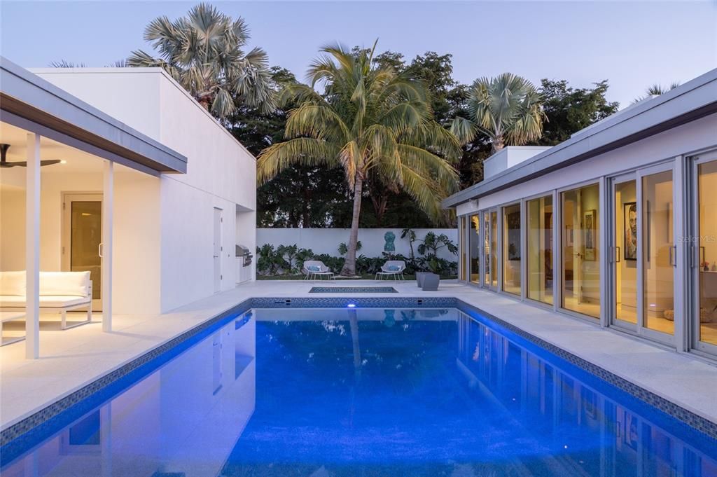 Exterior, Pool