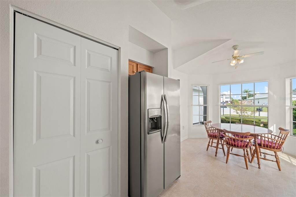 Dining room, Interior, Kitchen, Stainless Steel Appliances