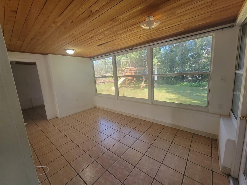 Empty room, Interior, Wooden Ceilings