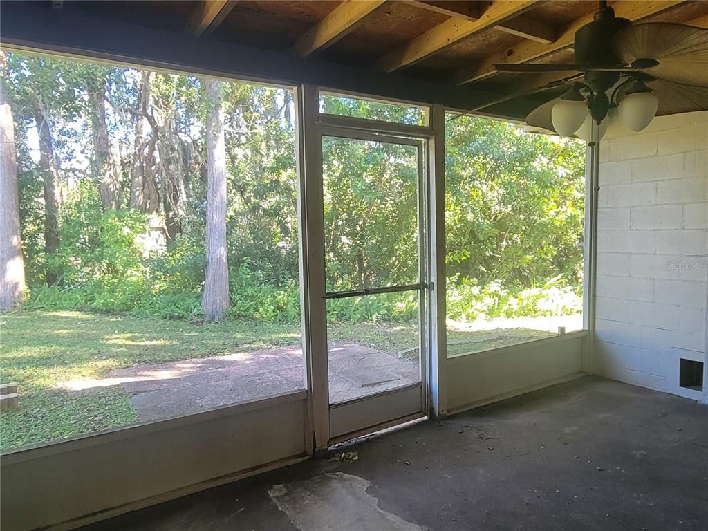 Empty room, Interior, Sun Room, Wooden Beams