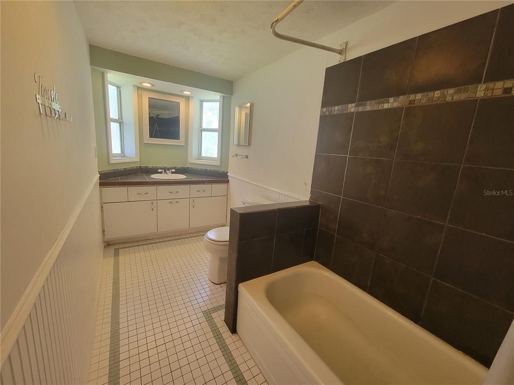 Bathroom, Interior, Recessed Lighting