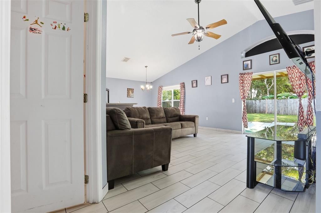 Chandelier, Interior, Living room