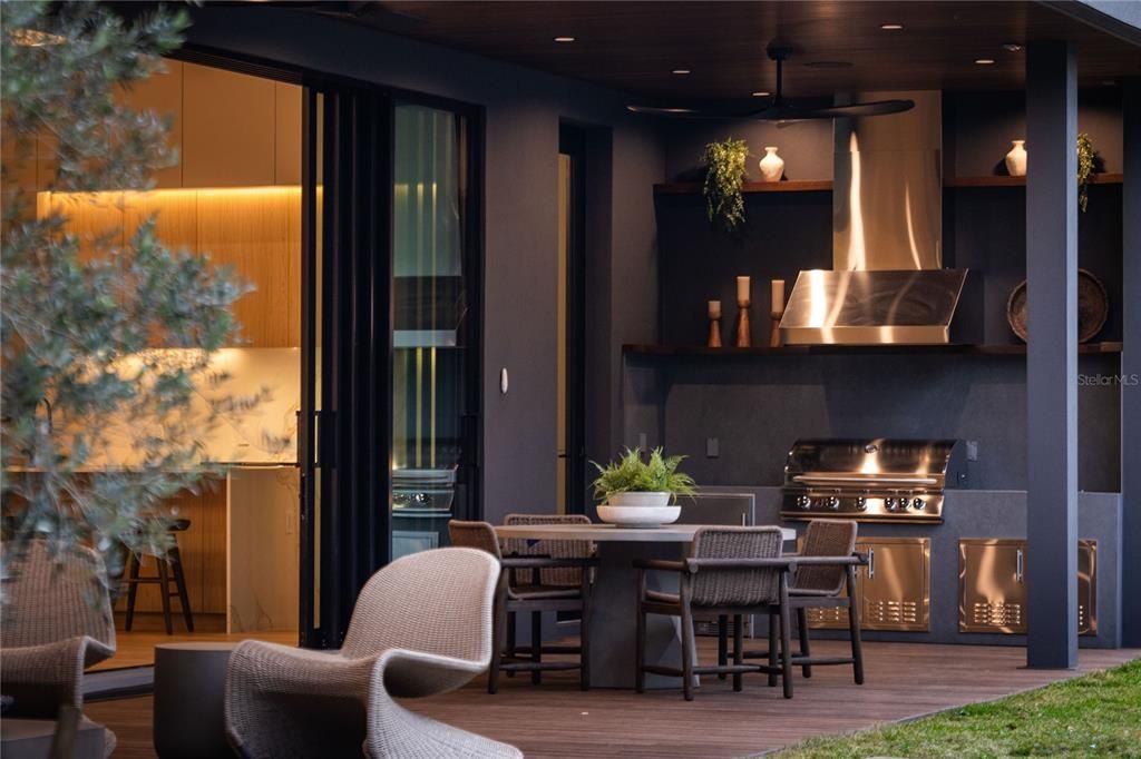 Exterior, Fireplace, Outdoor Kitchen