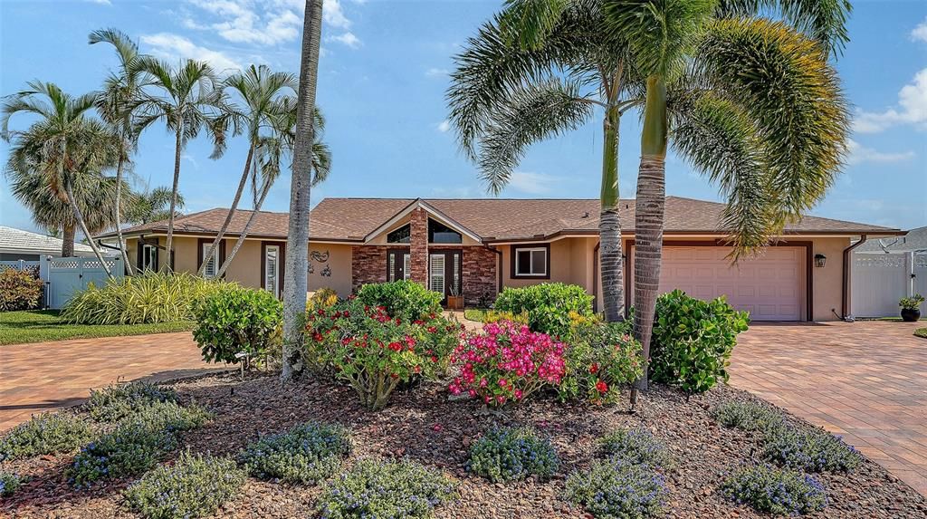 Attached, Exterior, Facade, Brick Facade, Ranch