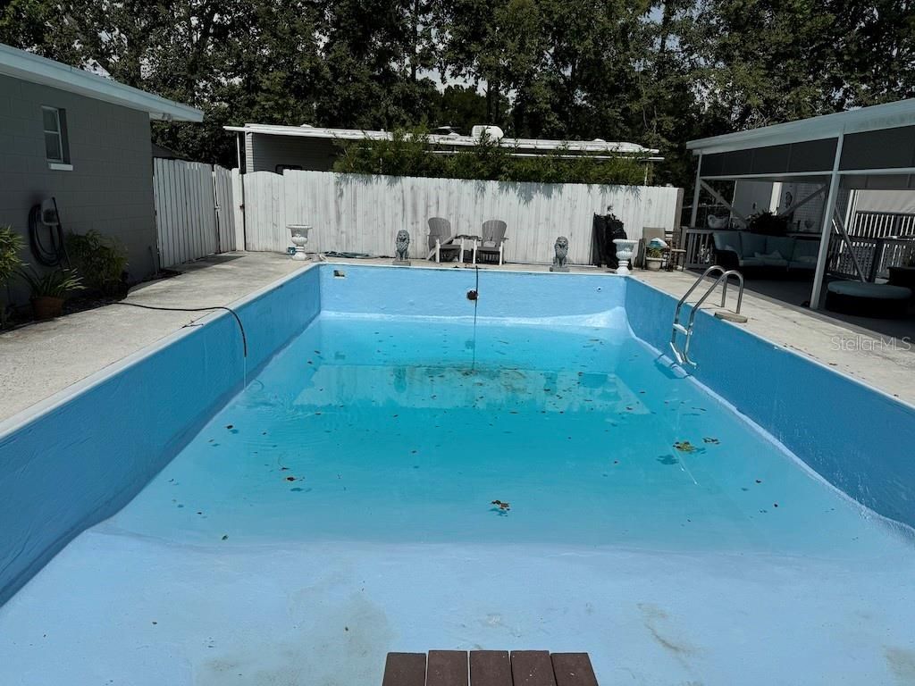 Exterior, Pool