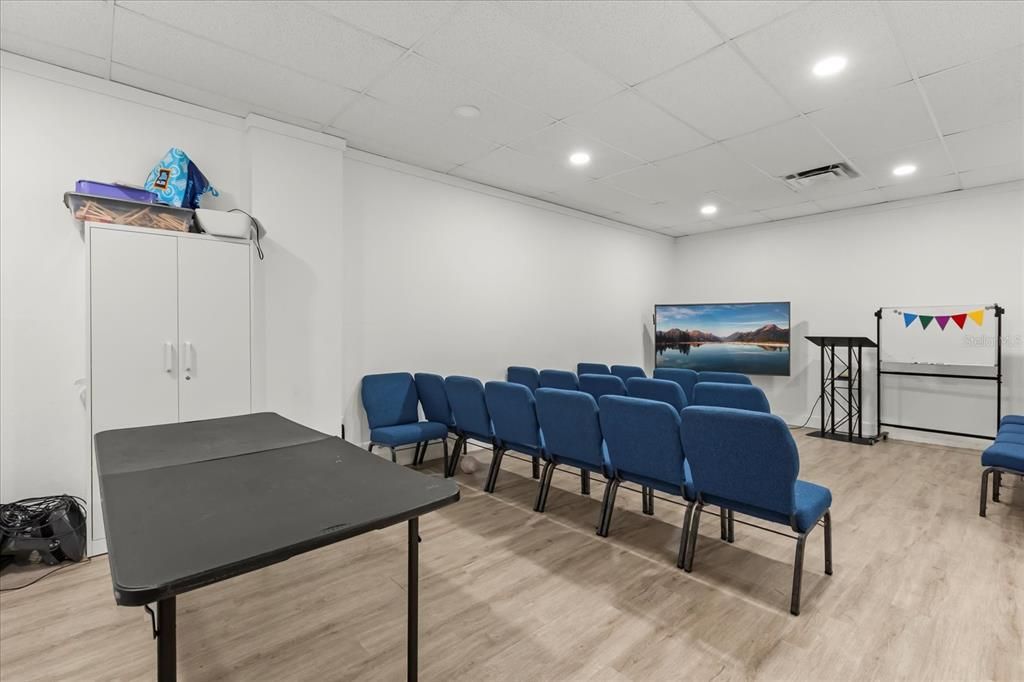 Interior, Recessed Lighting, Wood Texture Flooring