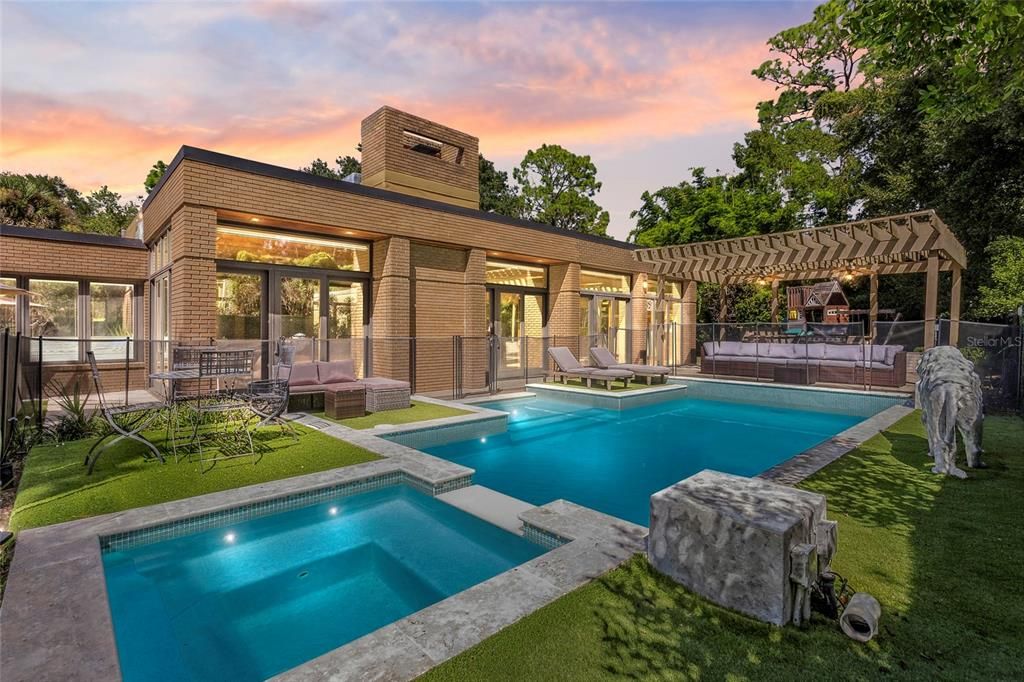 Exterior, Pool
